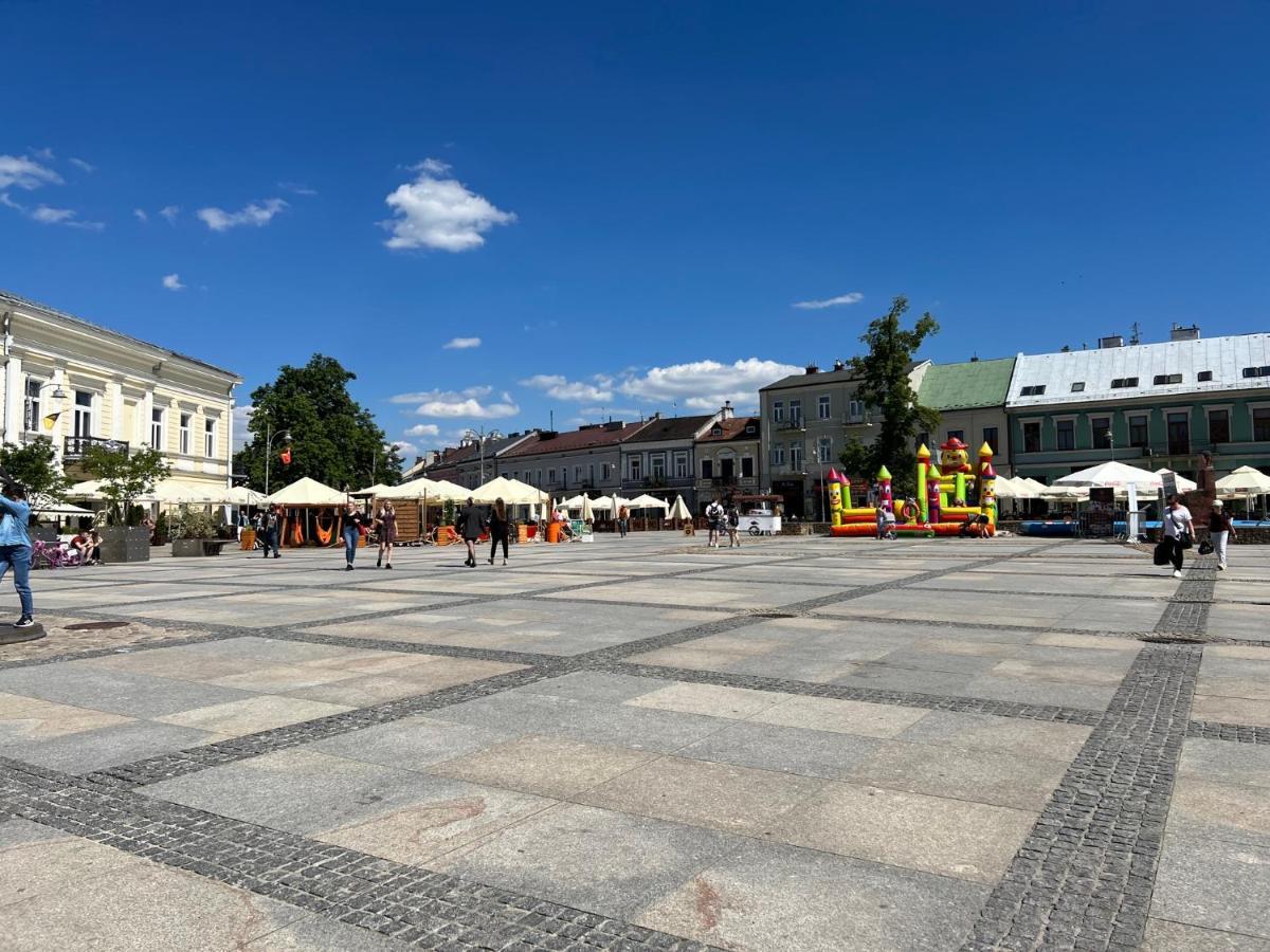 Family & Business Sauna Apartments Paderewskiego Sienkiewicza No2 Centrum Downtown - 2 Bedroom With Private Sauna, Bath With Hydromassage, Parking キェルツェ エクステリア 写真