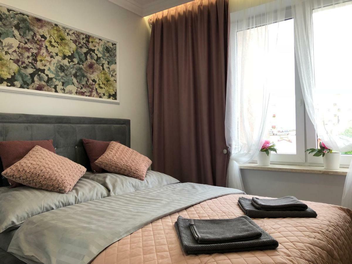Family & Business Sauna Apartments Paderewskiego Sienkiewicza No2 Centrum Downtown - 2 Bedroom With Private Sauna, Bath With Hydromassage, Parking キェルツェ エクステリア 写真