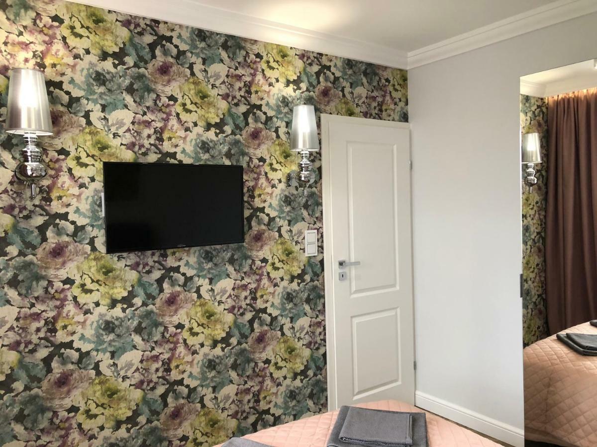 Family & Business Sauna Apartments Paderewskiego Sienkiewicza No2 Centrum Downtown - 2 Bedroom With Private Sauna, Bath With Hydromassage, Parking キェルツェ エクステリア 写真