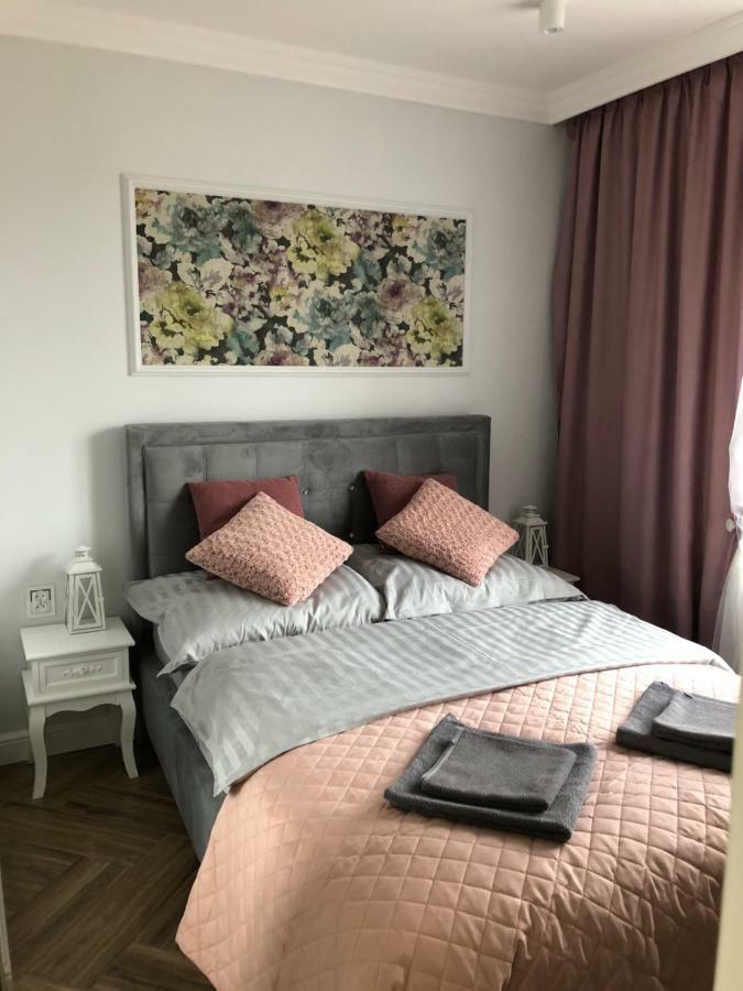 Family & Business Sauna Apartments Paderewskiego Sienkiewicza No2 Centrum Downtown - 2 Bedroom With Private Sauna, Bath With Hydromassage, Parking キェルツェ エクステリア 写真