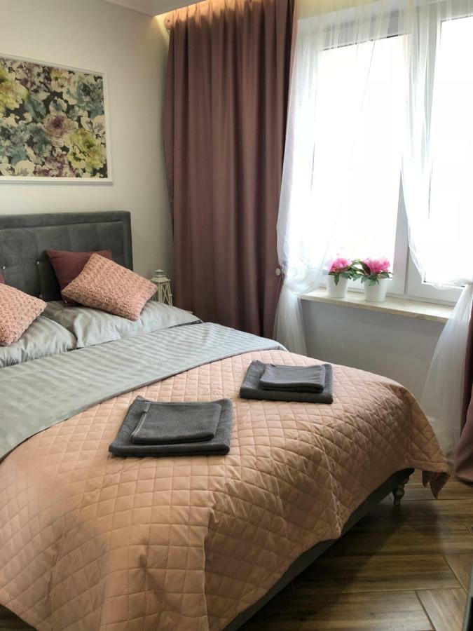 Family & Business Sauna Apartments Paderewskiego Sienkiewicza No2 Centrum Downtown - 2 Bedroom With Private Sauna, Bath With Hydromassage, Parking キェルツェ エクステリア 写真