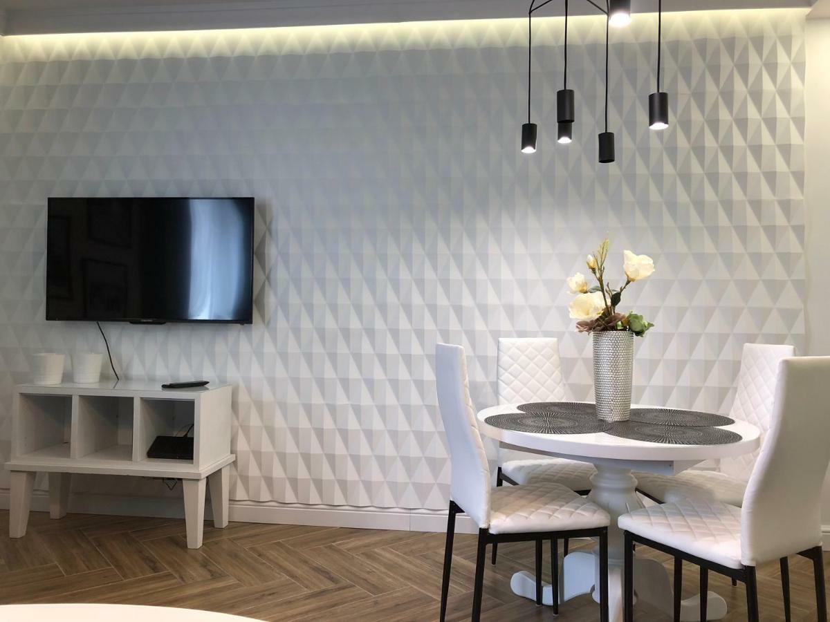 Family & Business Sauna Apartments Paderewskiego Sienkiewicza No2 Centrum Downtown - 2 Bedroom With Private Sauna, Bath With Hydromassage, Parking キェルツェ エクステリア 写真