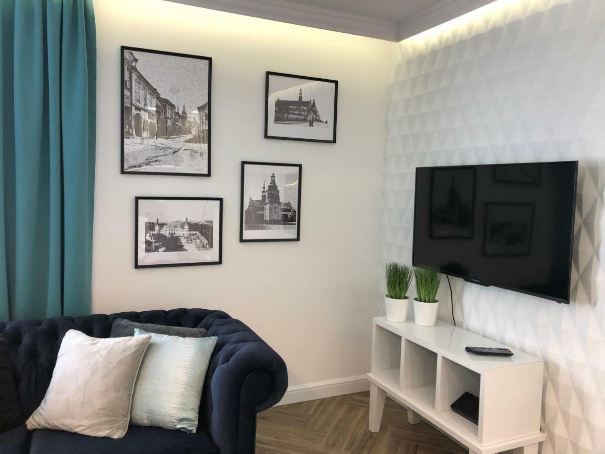 Family & Business Sauna Apartments Paderewskiego Sienkiewicza No2 Centrum Downtown - 2 Bedroom With Private Sauna, Bath With Hydromassage, Parking キェルツェ エクステリア 写真